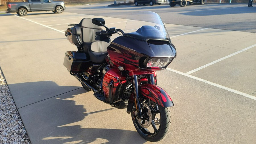 2022 Harley-Davidson CVO™ Road Glide Limited Dante’s Red Fade