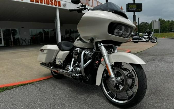 2022 Harley-Davidson Road Glide White Sand Pearl