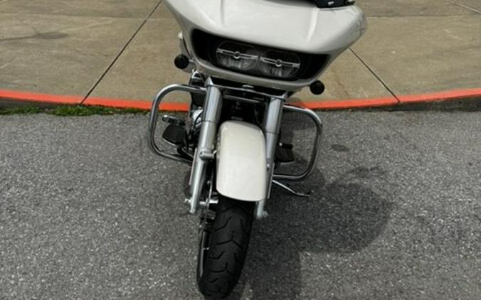 2022 Harley-Davidson Road Glide White Sand Pearl