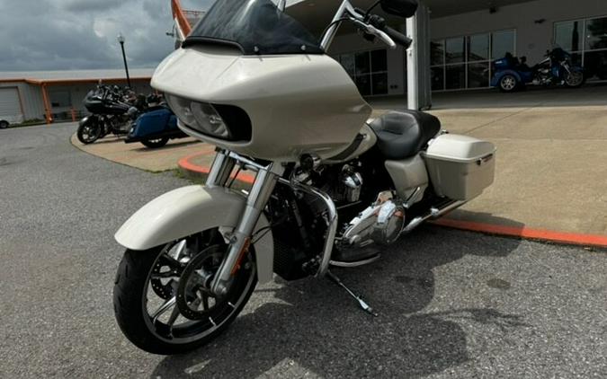 2022 Harley-Davidson Road Glide White Sand Pearl