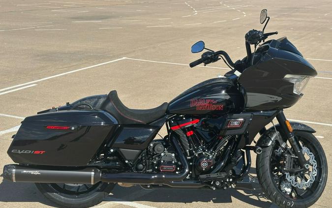 2024 Harley-Davidson CVO™ Road Glide® ST Raven Metallic