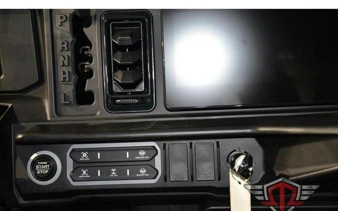 2026 Can-Am Defender MAX XT CAB HD11 With 10.25 in. Infotainment