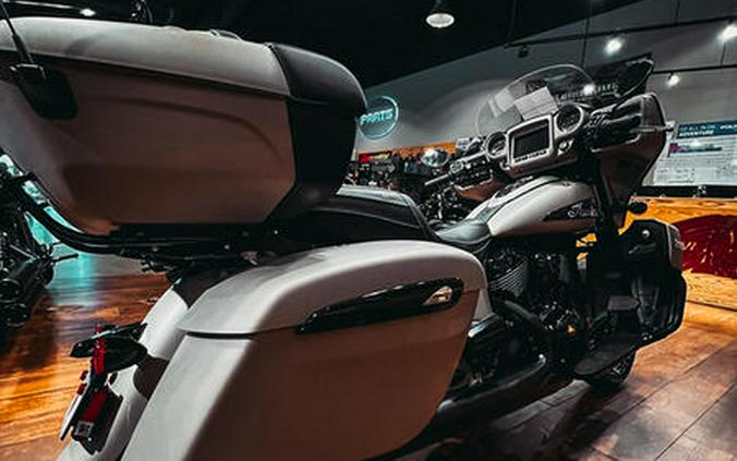 2023 Indian Motorcycle® Roadmaster® Dark Horse® Silver Quartz Smoke