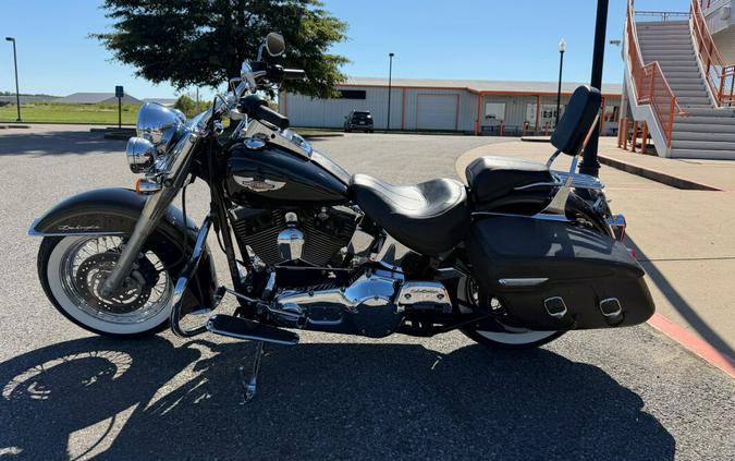 2005 Harley-Davidson® Softail® Deluxe Vivid Black