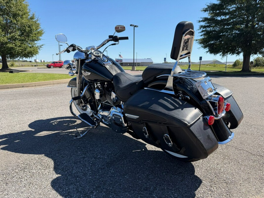 2005 Harley-Davidson® Softail® Deluxe Vivid Black