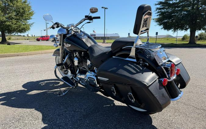 2005 Harley-Davidson® Softail® Deluxe Vivid Black