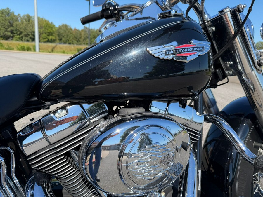2005 Harley-Davidson® Softail® Deluxe Vivid Black