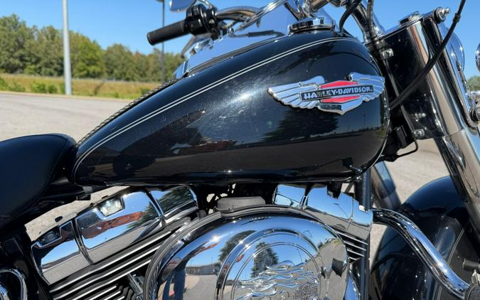 2005 Harley-Davidson® Softail® Deluxe Vivid Black
