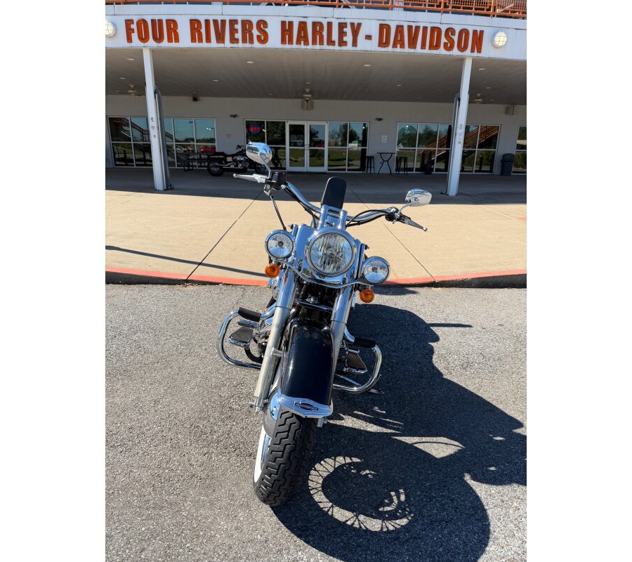 2005 Harley-Davidson® Softail® Deluxe Vivid Black