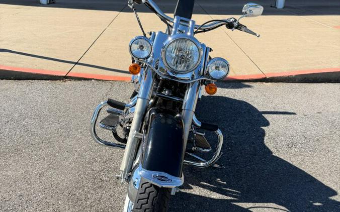 2005 Harley-Davidson® Softail® Deluxe Vivid Black