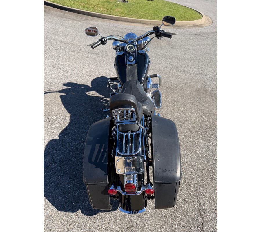 2005 Harley-Davidson® Softail® Deluxe Vivid Black