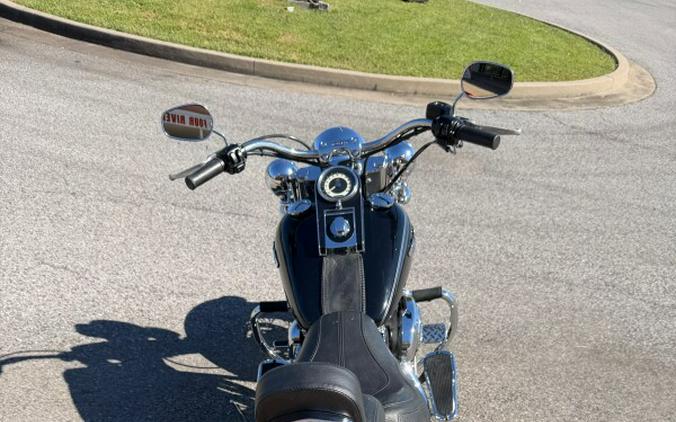 2005 Harley-Davidson® Softail® Deluxe Vivid Black