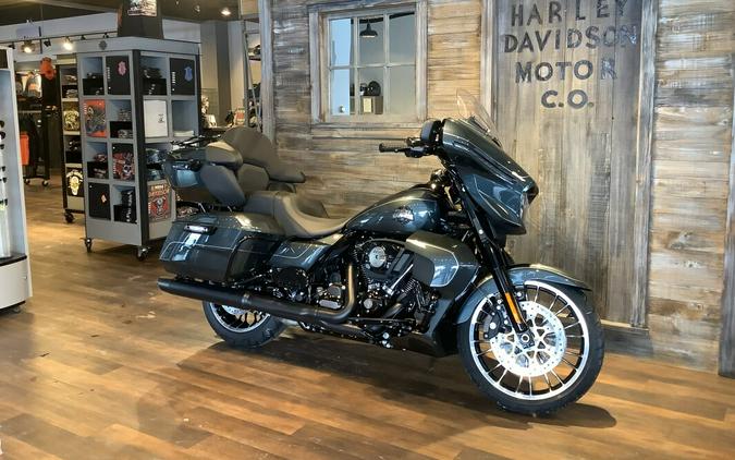 Harley-Davidson® Street Glide Limited 2026 FLHXL Iron Horse Metallic Black Trim