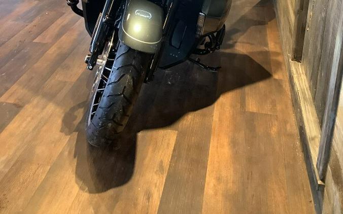 Harley-Davidson® Street Glide Limited 2026 FLHXL Iron Horse Metallic Black Trim