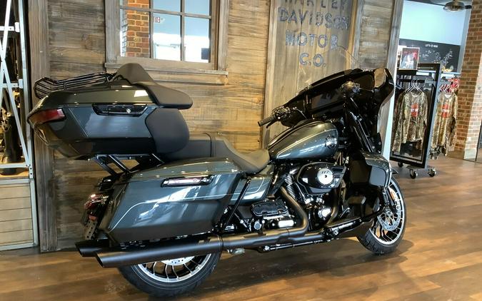 Harley-Davidson® Street Glide Limited 2026 FLHXL Iron Horse Metallic Black Trim