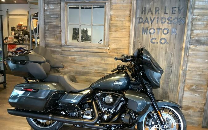 Harley-Davidson® Street Glide Limited 2026 FLHXL Iron Horse Metallic Black Trim