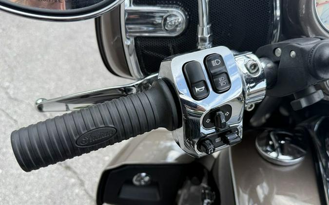2018 Indian Roadmaster ABS Polish.Bronze Over Thund.Black w/Silver Pinst. ABS Polish.Bronze Over Thund.Black WS