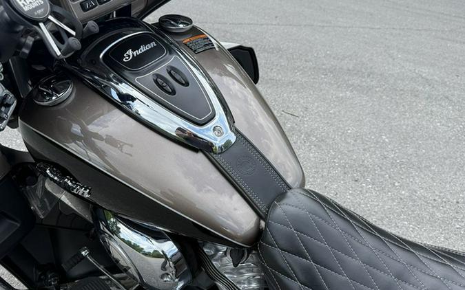 2018 Indian Roadmaster ABS Polish.Bronze Over Thund.Black w/Silver Pinst. ABS Polish.Bronze Over Thund.Black WS