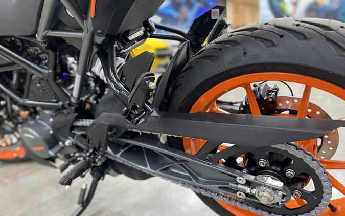 2023 KTM Duke 200