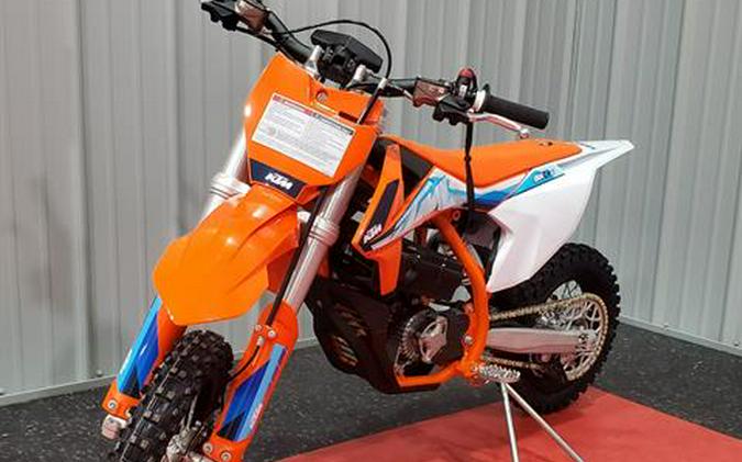 2023 KTM SX-E 3 First Look [Just In Time For Christmas]