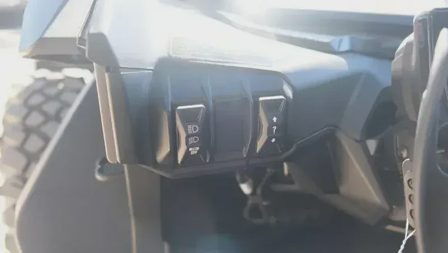 2026 CAN-AM MAVERICK R MAX X RC WITH SMARTSHOX 999T DCT