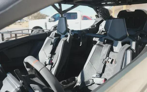 2026 CAN-AM MAVERICK R MAX X RC WITH SMARTSHOX 999T DCT