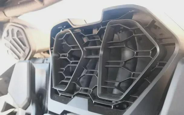 2026 CAN-AM MAVERICK R MAX X RC WITH SMARTSHOX 999T DCT