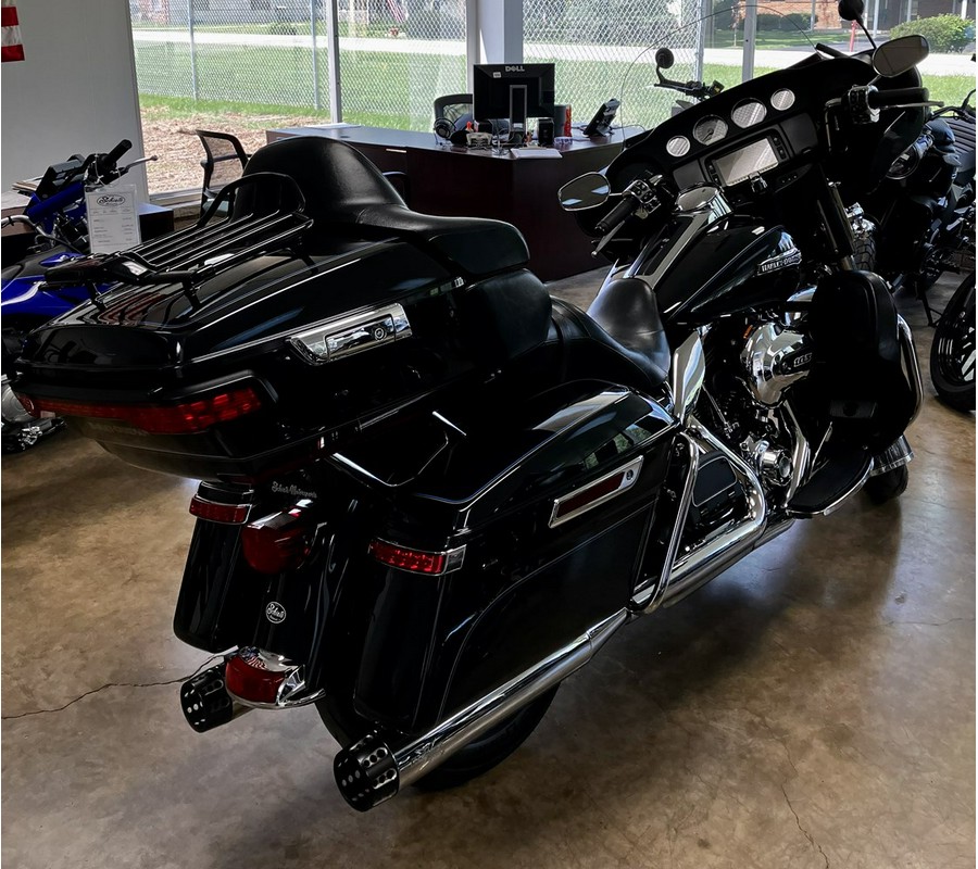 2014 Harley-Davidson® FLHTCU - Electra Glide Ultra Classic