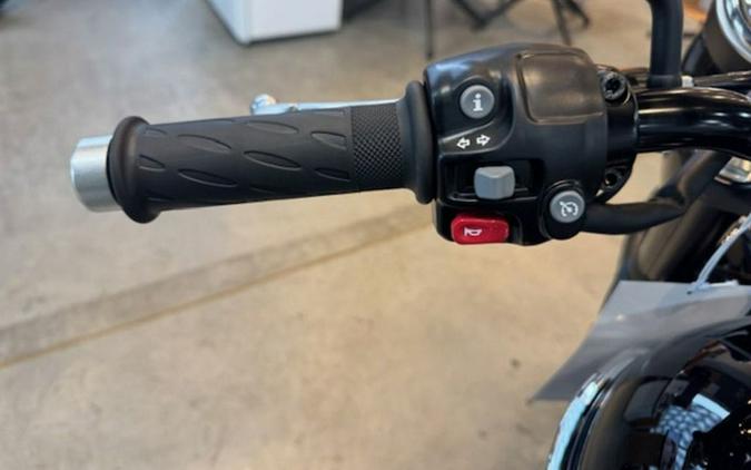 2025 Triumph Bonneville T120 Black Jet Black