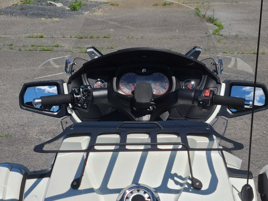 2015 Can-Am® Spyder RT Base