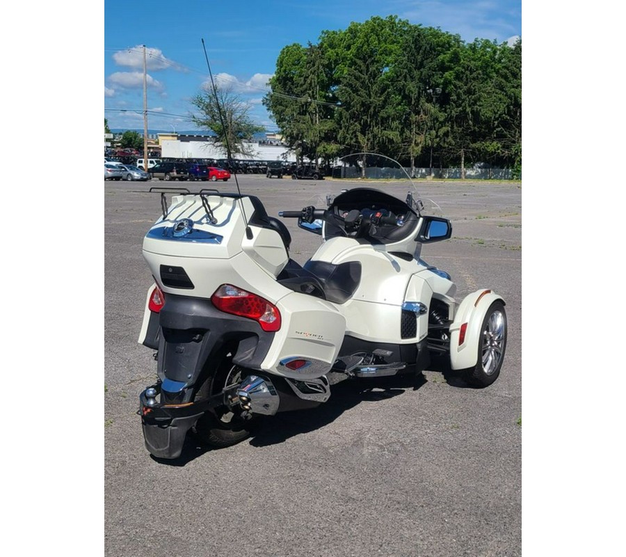 2015 Can-Am® Spyder RT Base