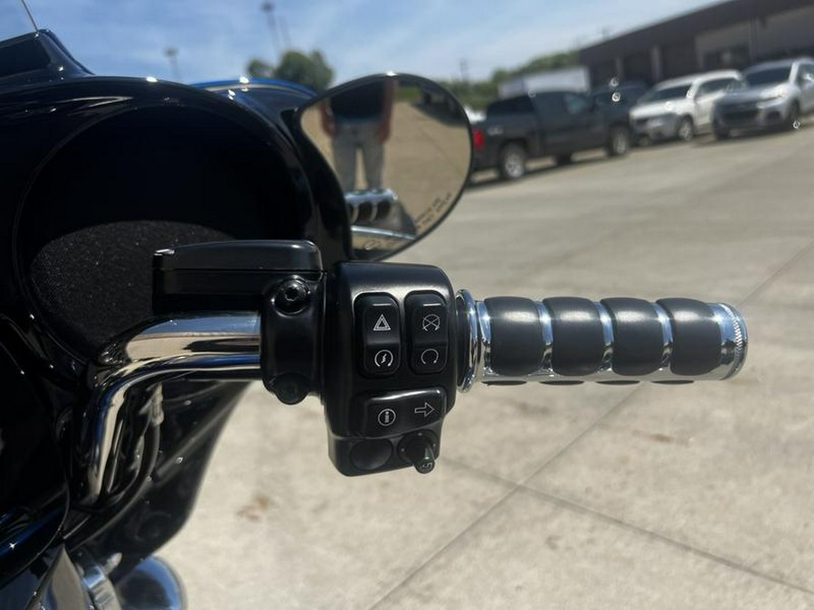 2017 Harley-Davidson® FLHXS - Street Glide® Special