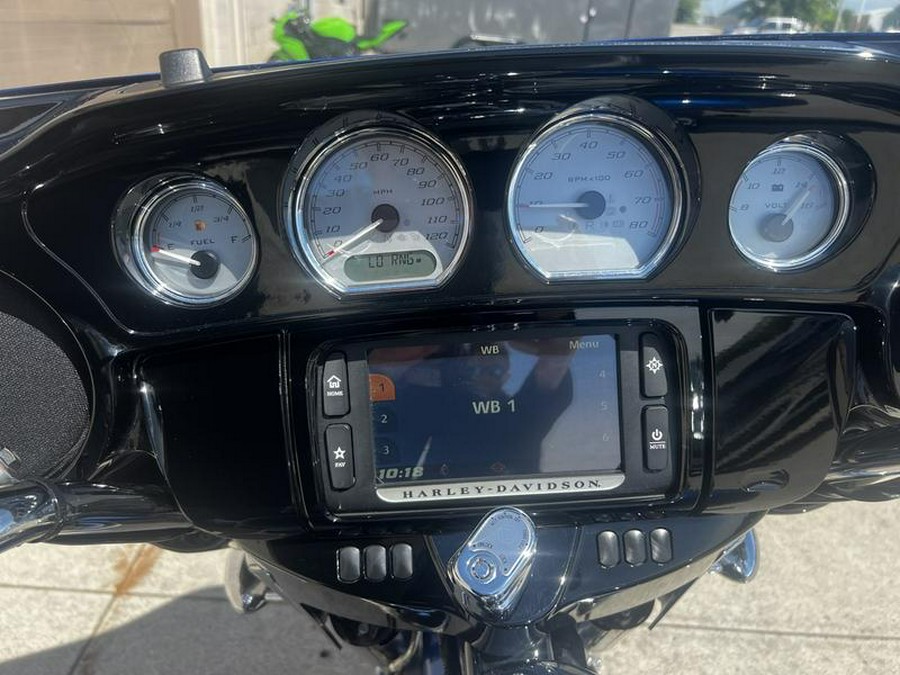 2017 Harley-Davidson® FLHXS - Street Glide® Special