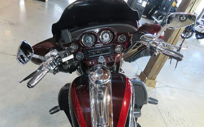 2013 Harley-Davidson® FLHTCUSE8 CVO™ Ultra Classic® Electra Glide®