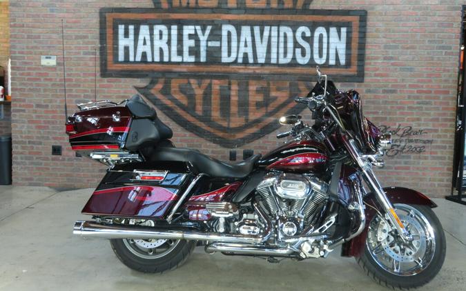 2013 Harley-Davidson® FLHTCUSE8 CVO™ Ultra Classic® Electra Glide®