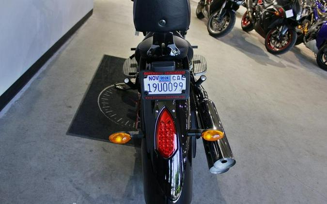 2009 Victory Motorcycles® Kingpin® 8-Ball™