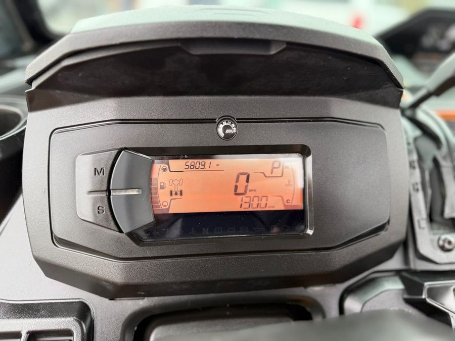 2022 Can-Am Defender HD10