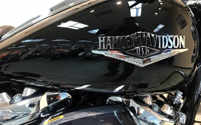 2019 Harley-Davidson Road King Vivid Black FLHR