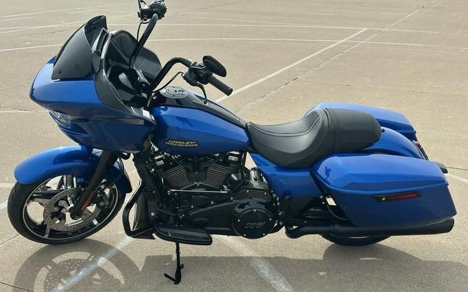 2024 Harley-Davidson Road Glide™ Blue Burst - Black Finish