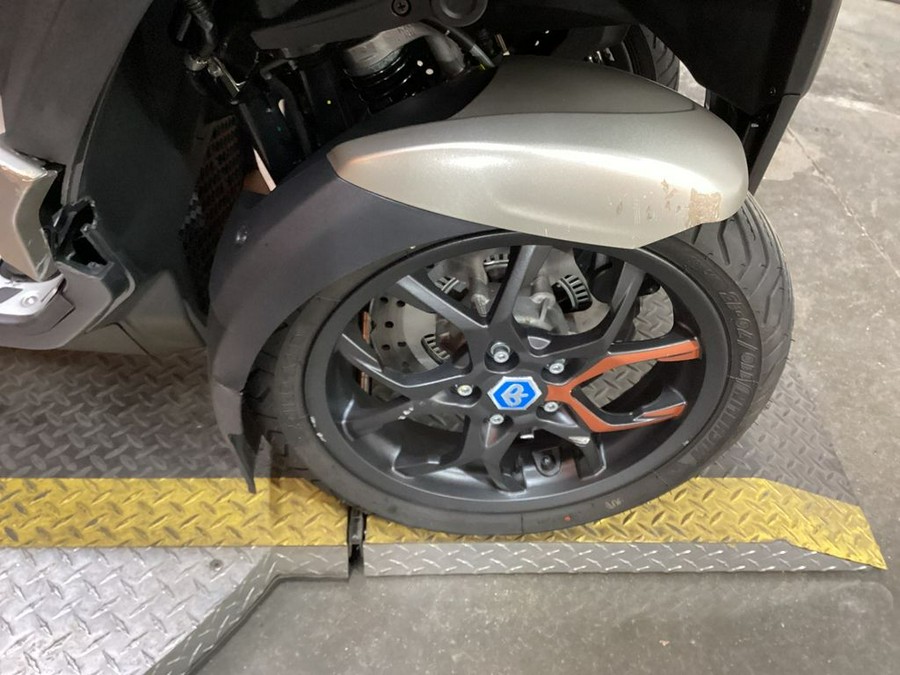 2024 Piaggio MP3 530 Exclusive