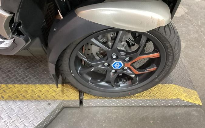 2024 Piaggio MP3 530 Exclusive