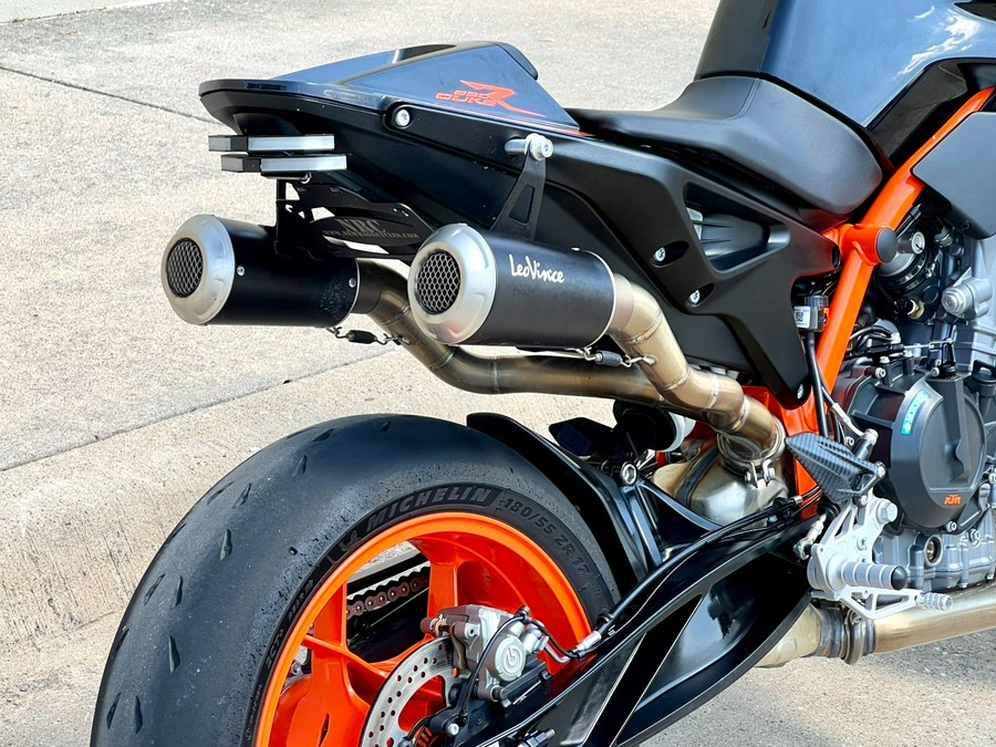 2023 KTM 890 Duke R