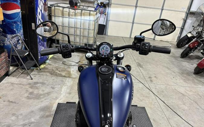 2024 Indian Motorcycle® Chief Dark Horse® Springfield Blue Smoke