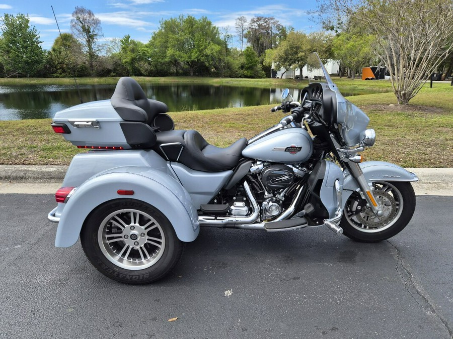 FLHTCUTG 2023 Tri Glide Ultra