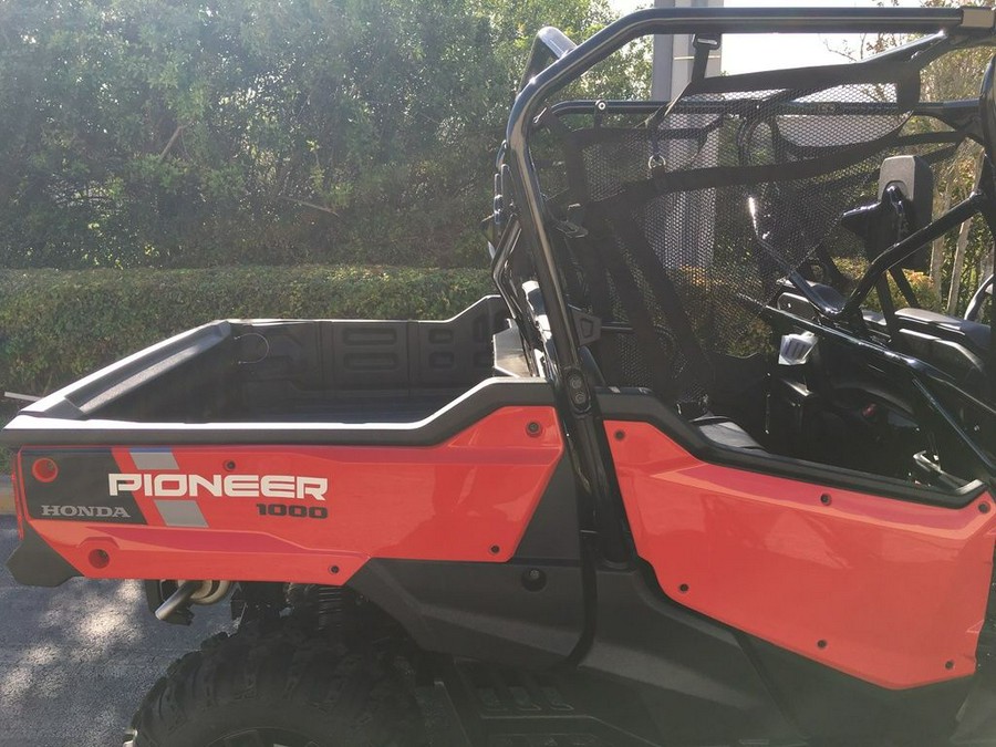 2023 Honda Pioneer 1000-6 Crew Deluxe