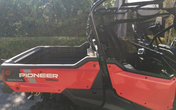 2023 Honda Pioneer 1000-6 Crew Deluxe