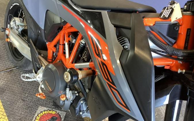 2021 KTM 690 SMC R