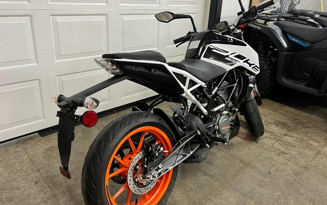 2021 KTM 200 DUKE