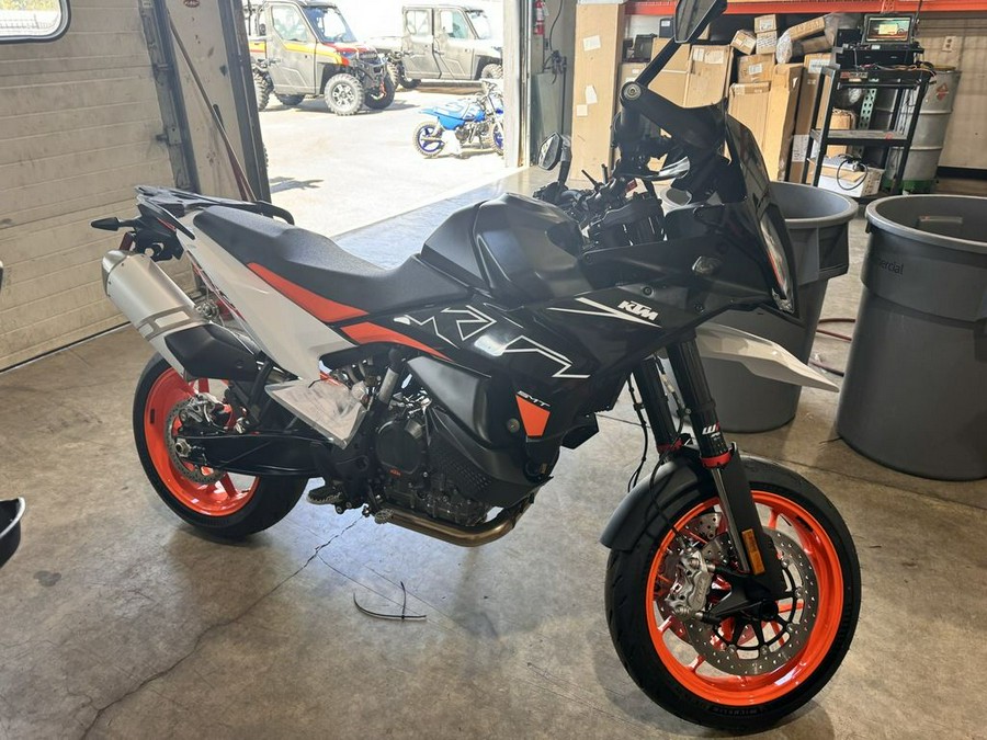 2024 KTM 890 SMT