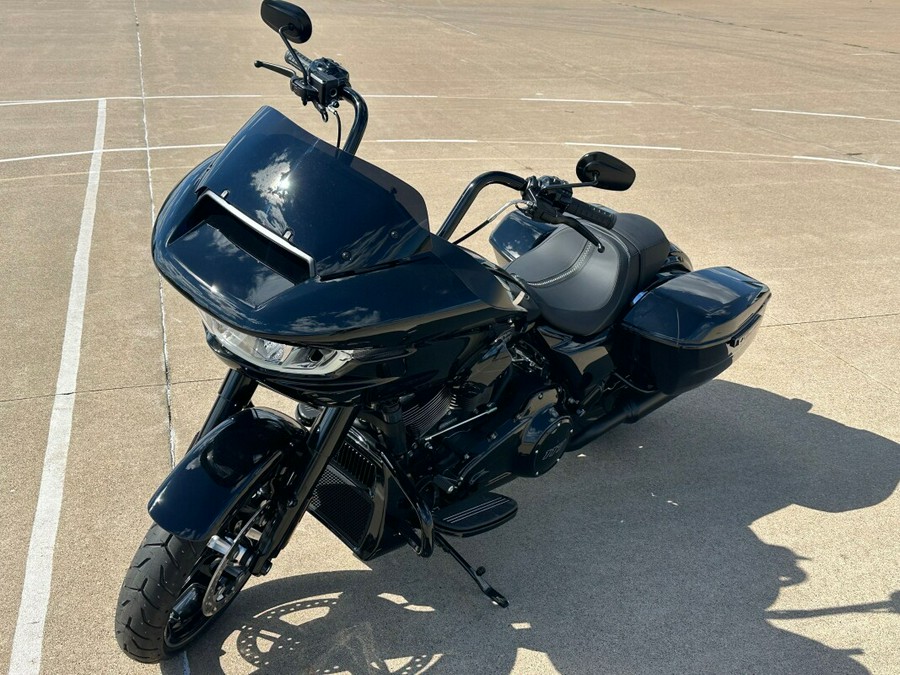 2024 Harley-Davidson Road Glide™ Vivid Black - Black Finish